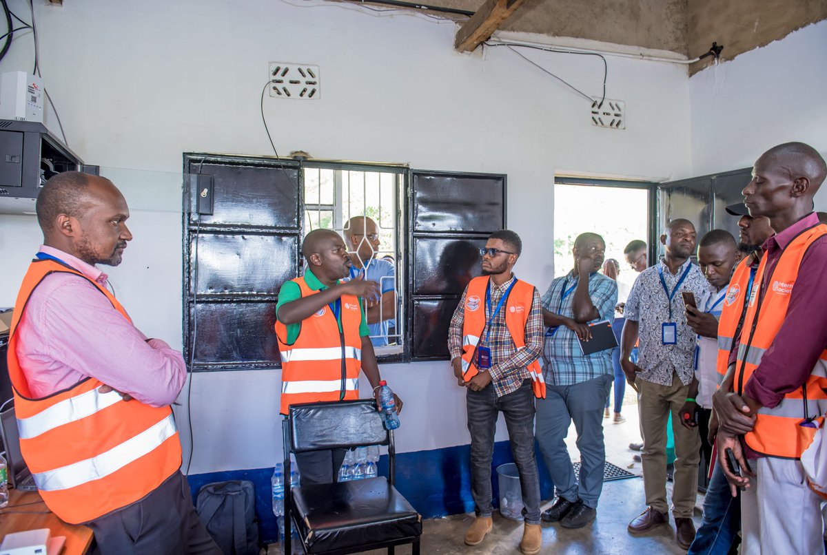 GlobalGiv's tweet image. Final Day - National Summit of Community Networks in Kenya |  Insightful talks from key players like @ICTAuthorityKE, @CA_Kenya, &amp;amp; more. Grateful for the connections made &amp;amp; lessons learned about last-mile connectivity. Big thanks to the organizers &amp;amp; panelists! #CommunityNetworks