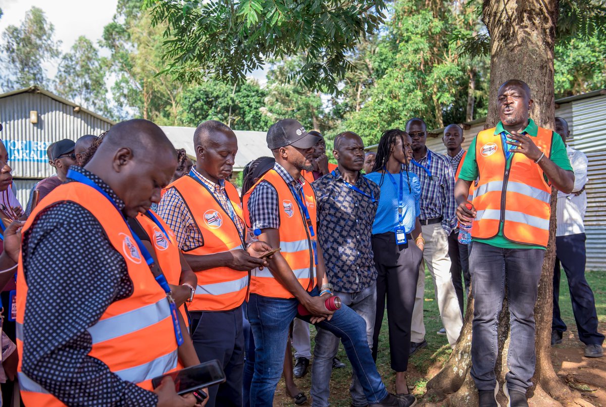 GlobalGiv's tweet image. Final Day - National Summit of Community Networks in Kenya |  Insightful talks from key players like @ICTAuthorityKE, @CA_Kenya, &amp;amp; more. Grateful for the connections made &amp;amp; lessons learned about last-mile connectivity. Big thanks to the organizers &amp;amp; panelists! #CommunityNetworks