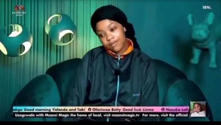 BlackDarkSA's tweet photo. Liema: jereed my grandma has pass on

Jereed: don't go Ur family would want u to stay 

Bigbrother: Liema have u made u decision yet ? 

Liema : I have decided to stay because that's what my family really want.

So jereed is her family.🤣

#BBMzansi
#BigBrotherMzansi https://t.co/Mx9zvmu7JO