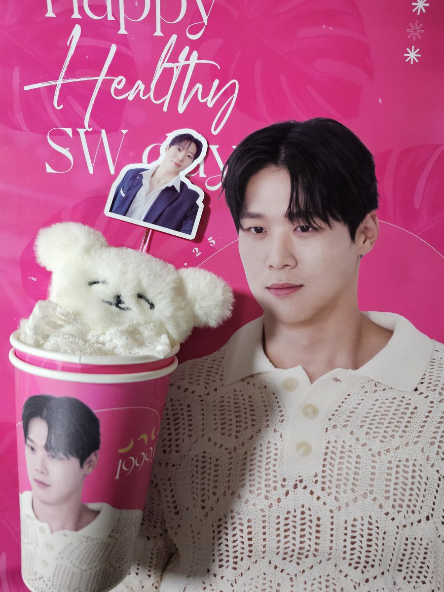 myo_lusi's tweet photo. @HH_SWday 
집에 오자마자 바로 확인했어요😭 온통 승원이로 가득해서 하루 최고의 도파민이었어요🥹 가냐지인형도 너무 승원이 아닌가요? ㅠㅠ 
너무 예쁜 카페 열어주셔서 감사한데, 이렇게 예쁜 선물도 보내주셔서 감사합니다💕🩵💚 다시한번 승원이 생일을 느끼게해주셔서 감사합니댜🫶🏻 https://t.co/x1qpo3vdVK