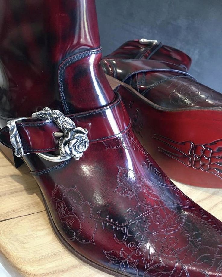 jeffery-west.co.uk
instagram.com/jefferywestuk/
I won't do what you tell me(アンタの言うことは聞かない)の言葉に相応しいJeffery Westの靴。
拝んだ奴はもれなく地面にキスさせられそうな蹂躙のファ〇クサイン、足技強人に履いてほしい。