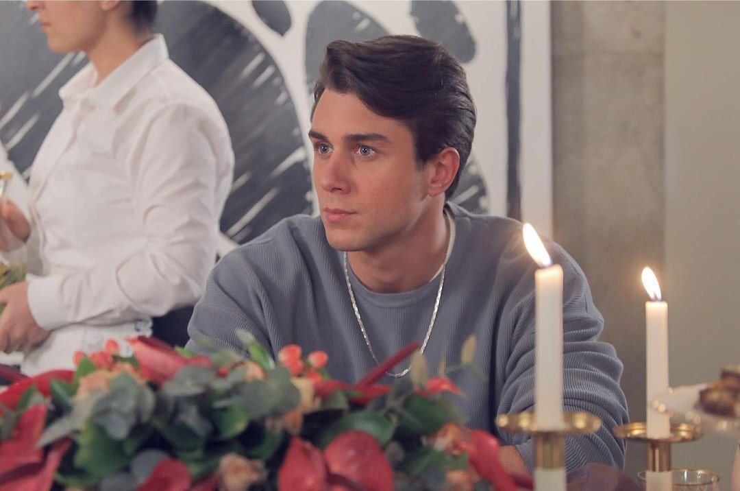 #TaylanAlabey mi diyim yoksa sen mi gerçek ismini açıklamak istersen #DorukAtakul 

<a href="/onursyaran/">Onur Seyit Yaran</a> #YandakiOda