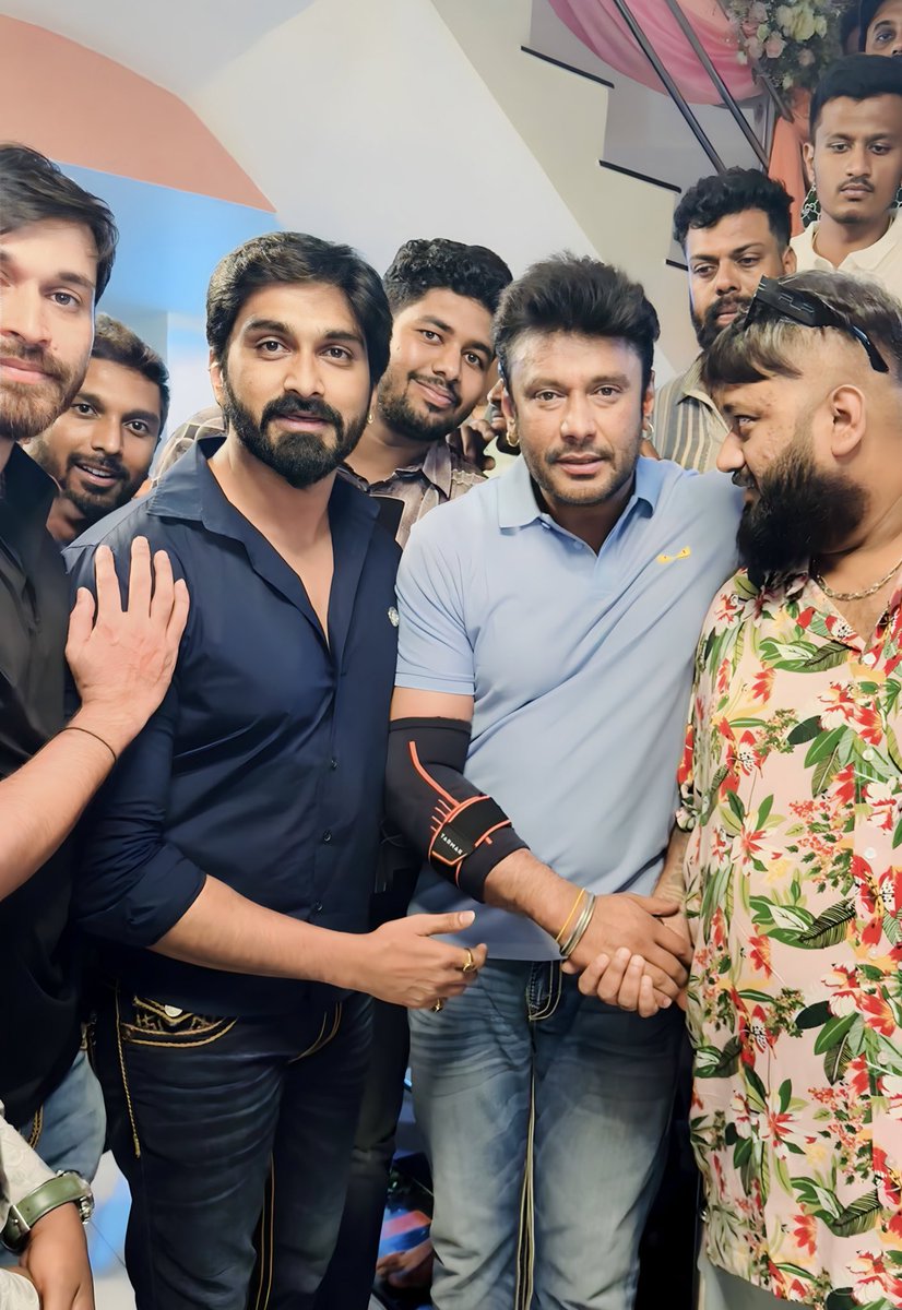 raja_vardan's tweet photo. ಹುಟ್ಟುಹಬ್ಬದ ಶುಭಾಶಯಗಳು ಅಣ್ಣ 🤍

ತಾಯಿ ಚಾಮುಂಡೇಶ್ವರಿ ನಿಮಗೆ ದೀರ್ಘಾಯುಷ್ಯ, ಉತ್ತಮ ಆರೋಗ್ಯ ನೀಡಿ ಹರಸಲಿ ಎಂದು ಹಾರೈಸುತ್ತೇನೆ 

#rajavardan #dboss https://t.co/vGqMa6nruZ