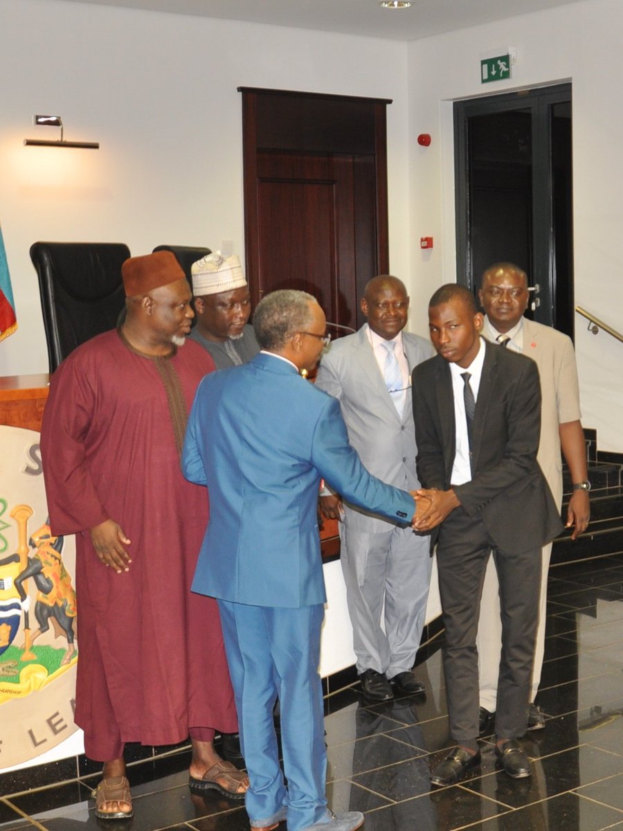 Abdulhamidsu's tweet image. In Nasir Elrufa'i @elrufai, 
We have a true definition of leadership, courage and commitment to the job.

Happy birthday Sir!