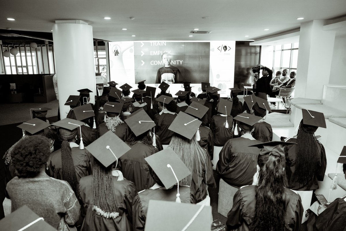 kura_rw's tweet image. Today, we honor the remarkable achievements of 53 young women who have embraced the opportunities provided by the &quot;She Can Code&quot; initiative.

This program has enabled them to enhance their skills and flourish as emerging professionals.

#kura
#SheCanCode