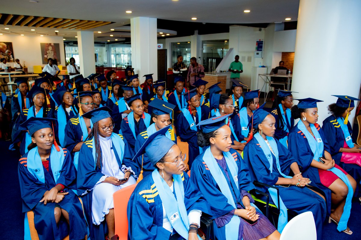 kura_rw's tweet image. Today, we honor the remarkable achievements of 53 young women who have embraced the opportunities provided by the &quot;She Can Code&quot; initiative.

This program has enabled them to enhance their skills and flourish as emerging professionals.

#kura
#SheCanCode