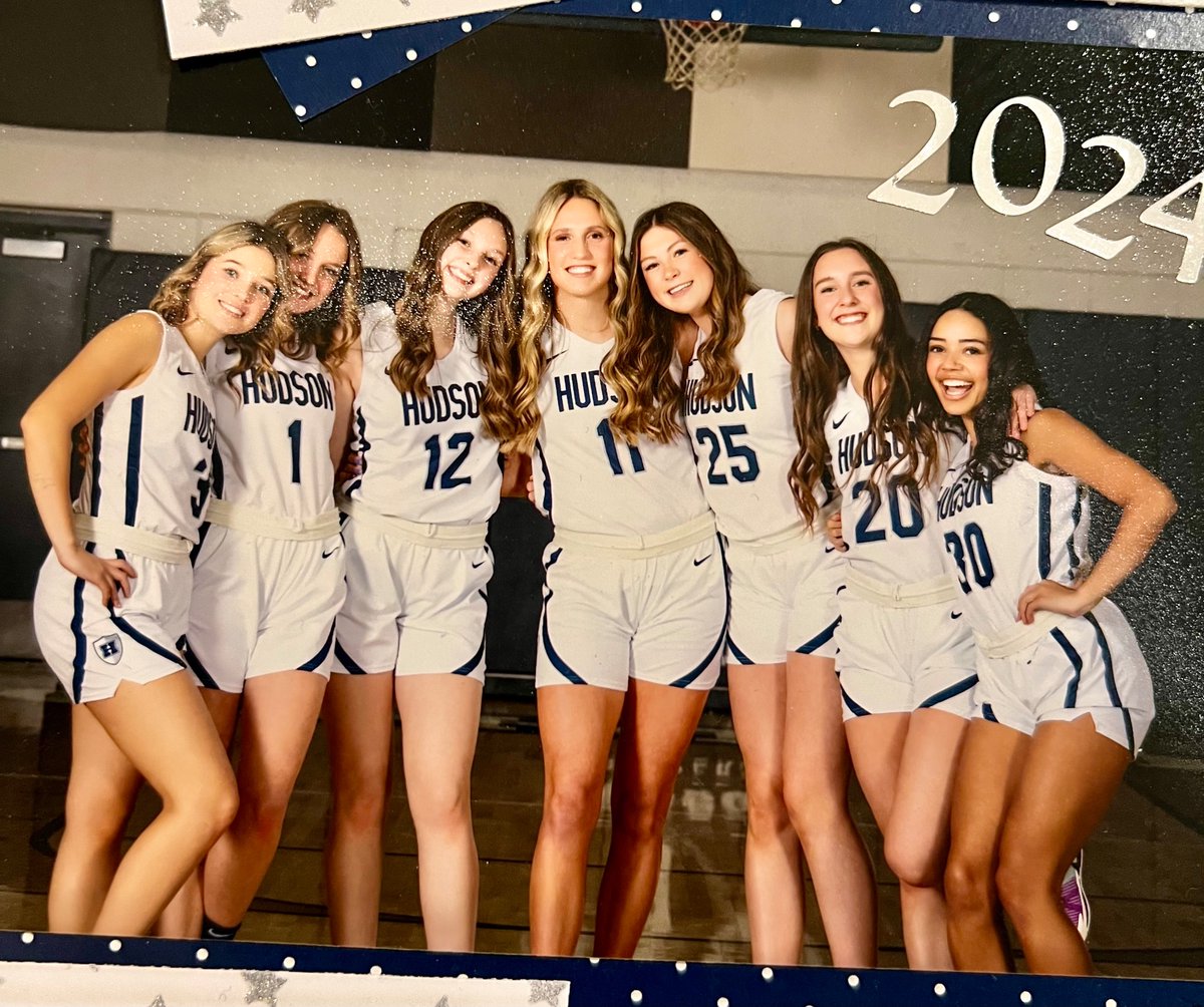 Final conference game of the season against EC North. Come support the Raiders and help celebrate our seven 2024 seniors! 🥹💙 @ 🏠 ⏰ JV 5:45 ⏰ V 7:15 Seniors will be honored before the V game @hudsonbroadcasts.com