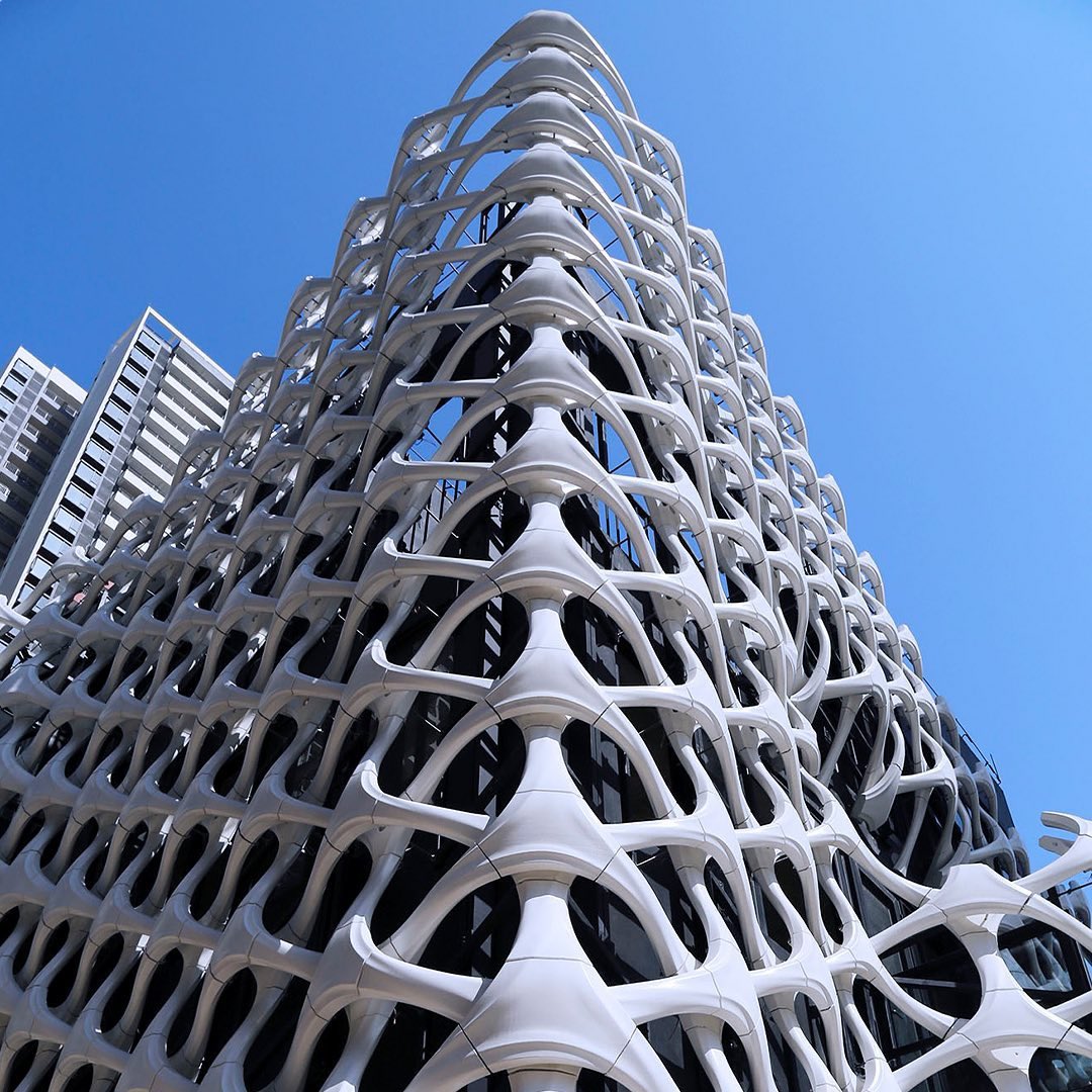 parametricarch's tweet image. Arachne, a 3D-printed architectural project that redefines an ordinary building with spatially intertwined lattices, designed and installed by Lazee Yu, the parametric facades cover a three-floor building with a strong iconic articulation.

The hexagon form is developed using…