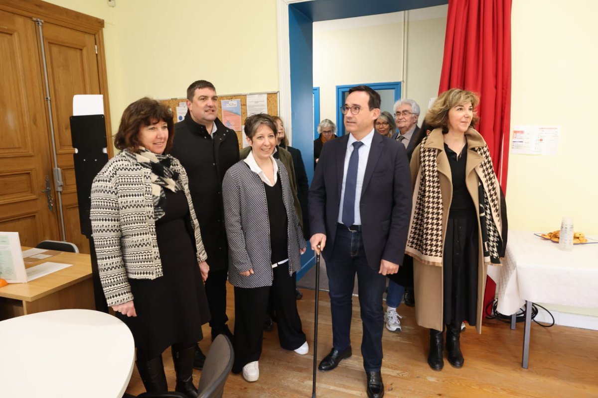 Departement63's tweet photo. [NOUVEAU] Inauguration 𝗱𝘂 𝗥𝗲𝗹𝗮𝗶𝘀 𝗮𝘂𝘁𝗼𝗻𝗼𝗺𝗶𝗲 𝗱'𝗔𝗺𝗯𝗲𝗿𝘁 𝗵𝗶𝗲𝗿 𝗺𝗮𝘁𝗶𝗻
🌟 Grâce aux Relais autonomie, les personnes en situation de handicap vont désormais pouvoir effectuer toutes leurs démarches près de chez elles sans avoir à se rendre à Clermont-Ferrand.
6️⃣ CLIC (Centre local d'information et de coordination) deviennent des Relais autonomie et vous accueillent à Riom, Thiers, Ambert, Billom, Issoire et Laqueuille.
🤝 En lien avec la MDPH (Maison départementale des personnes handicapées), ces Relais autonomie accompagnent et informent les usagers sur leurs droits et le suivi de leur dossier.