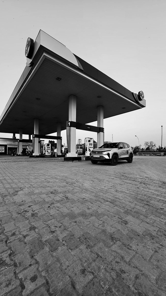 NBDrives's tweet photo. Day 5 of #AtalYatra Met this cutie 🐾 at @hpcl petrol pump today a little ahead of Benaras!
.
.
.
#travelvlogs #hpcl #travelphotography #travelgram #tataharrier #roadtrip #nbdrives https://t.co/1KZdqjFEqO
