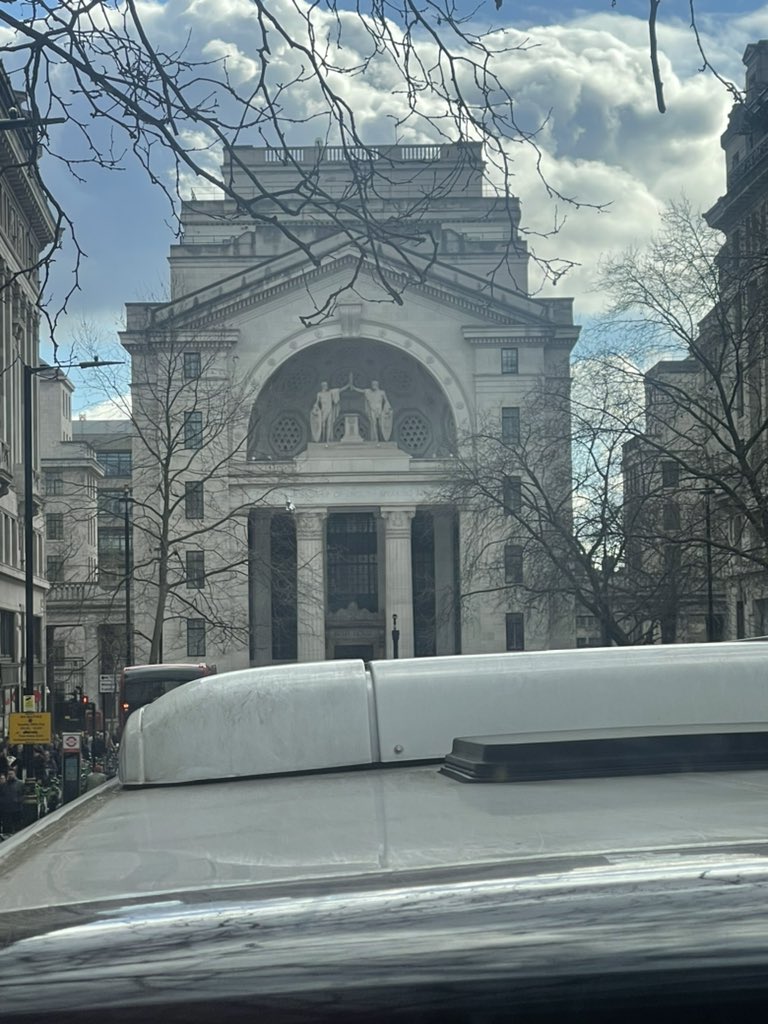TimboEaston's tweet photo. #TopDeckFrontRow Bush House in the distance… https://t.co/6ihecInWAF