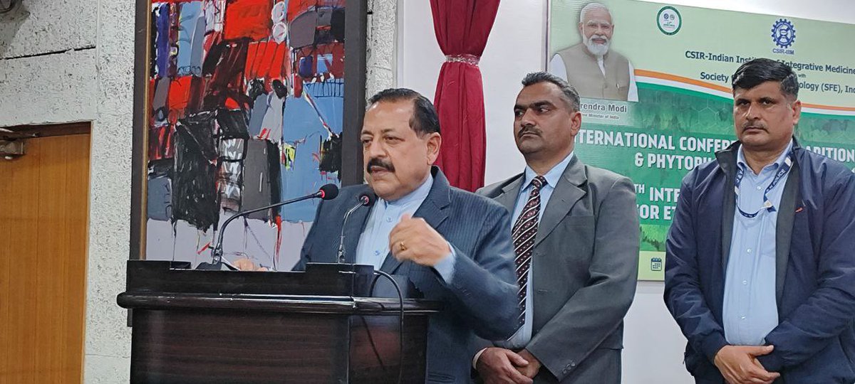DrJitendraSingh's tweet photo. In last 10 years under the leadership of PM Sh @NarendraModi, #JammuAndKashmir's unexplored resources like Aroma and lithium are being tapped for the first time which add   value to India’s economy and
1/2 https://t.co/V9L6My43Gy