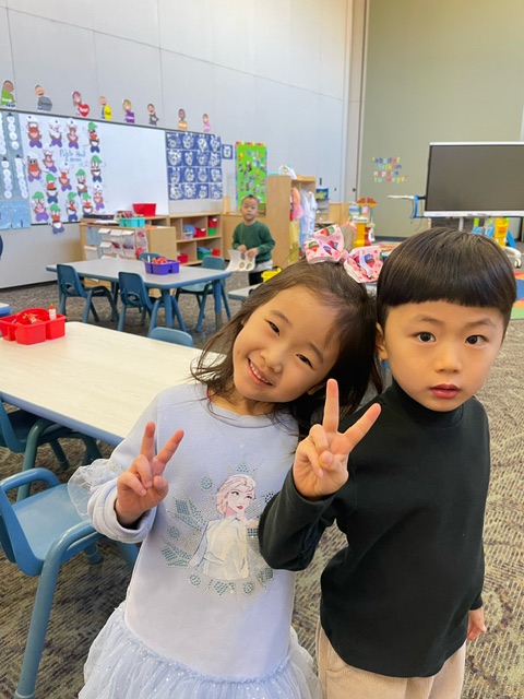 HFCAcademy's tweet photo. HFCA, the only IB World School in NW suburbs, welcomes students worldwide. Kudos to Sarah for helping Daniel transition from Korea and teaching all of her classmates new Korean words. Way to be a global thinker, leader grounded in faith! https://t.co/SDeoehMG1g