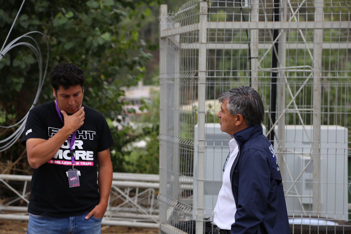 subtel_chile's tweet photo. El subse @claudioarayasm visitó la Región de Valparaíso para verificar el funcionamiento de las soluciones de conectividad digital implementadas por las empresas de telecomunicaciones en las zonas afectadas por los incendios. https://t.co/Q7W9rb90qn