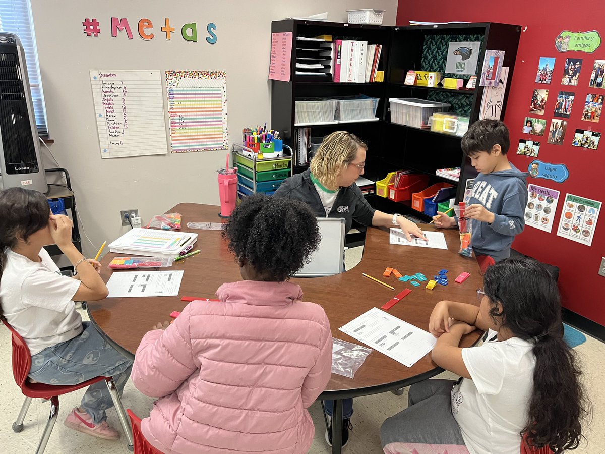 ThomasHancockES's tweet photo. A sneak peek into Mrs. Fruto’s 3rd grade Dual Language classroom. Explicit vocabulary instruction, visuals, manipulatives, small group instruction and so much more during mathematics time. #goals💙💚🦬 https://t.co/hLdUbD5HVv