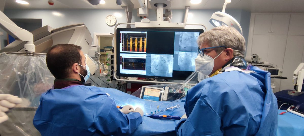 SanidadGobCan's tweet photo. 🏥El Hospital La Candelaria realiza una nueva técnica de última generación para el tratamiento de la fibrilación auricular

El centro es el único en Canarias que incorpora la ablación pulsada para el tratamiento de la arritmia más frecuente

(sigue 👇🏽) https://t.co/4vb8CLRDMI