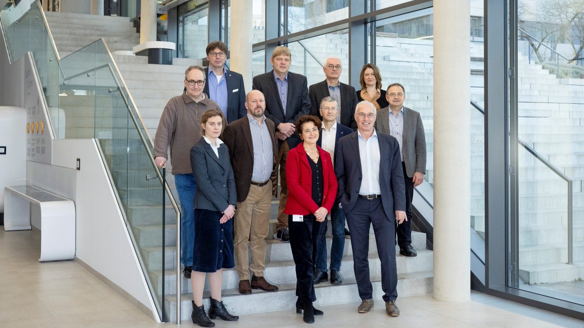 Today, we hosted our partners from @DESY at EMBL Heidelberg. EMBL Director General Edith Heard, along with DESY Director Helmut Dosch and other delegates, discussed collaborative future endeavours, including joint work on the future upgraded #PETRA4 synchrotron storage ring.