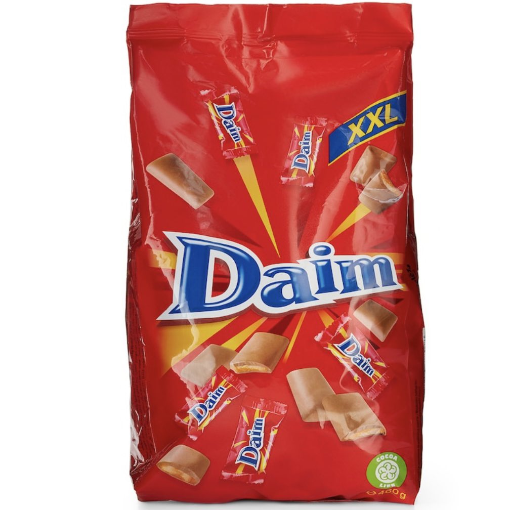 shokopage's tweet photo. IKEAの”超・大容量”チョコレートDaim🍫
買うの、か・な・り勇気いるなーと思ってずっと手を出せてなかったけどついに買ったー！！
海外味なの…⁉︎どうなの…⁉︎ねぇ…⁉︎
気になるお味は、「うまー🥰」
不安な人、安心して買ってみてね。
#イケア #ダイム #おやつ https://t.co/eQ7dlN2nXJ