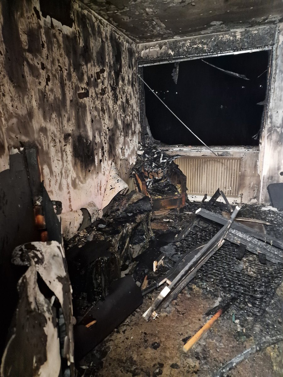 @Darwen_Fire and @Blackburn_Fire crews attended a bedroom fire in the early hours this morning. Thankfully, the occupier was alerted and managed to make his way out of the property without serious injury. #smokealarms #escapeplans