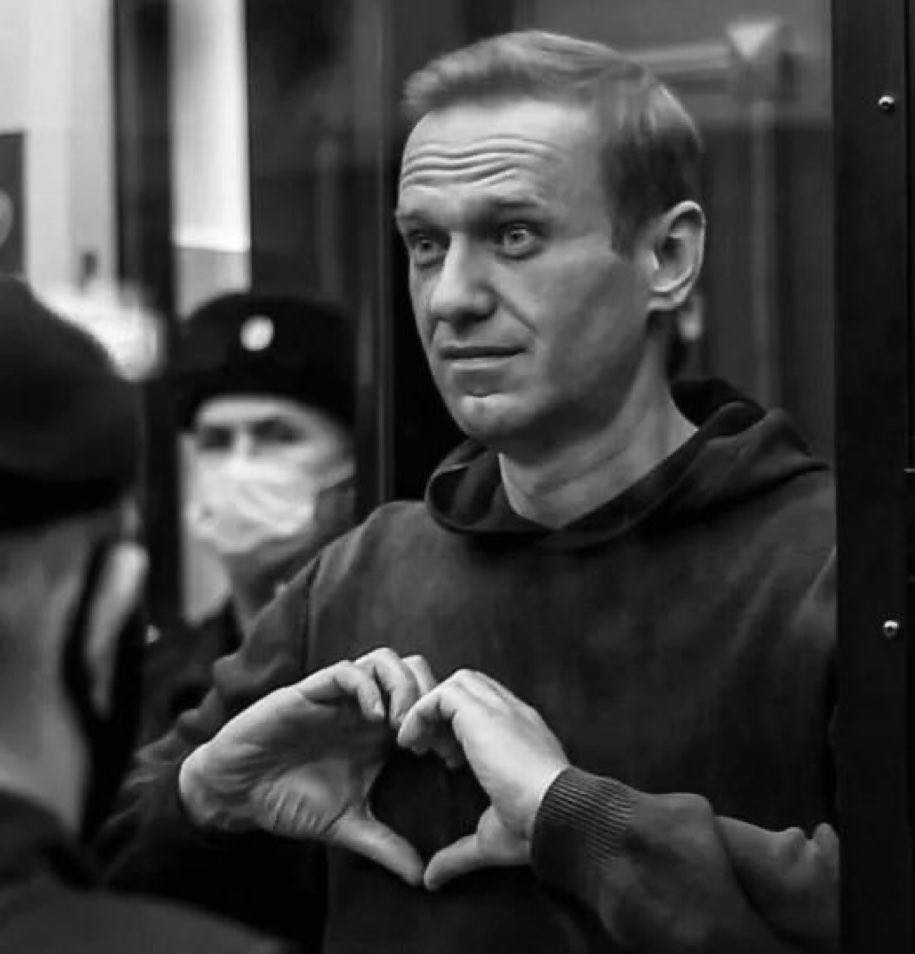 ppeleclamour's tweet photo. Triste. Il rejoint Boris Nemtsov, Anna Politkovskala et tant d’autres.
Courage, détermination et sacrifice d’un ultime opposant #Navalny https://t.co/RHsjnZh6KT