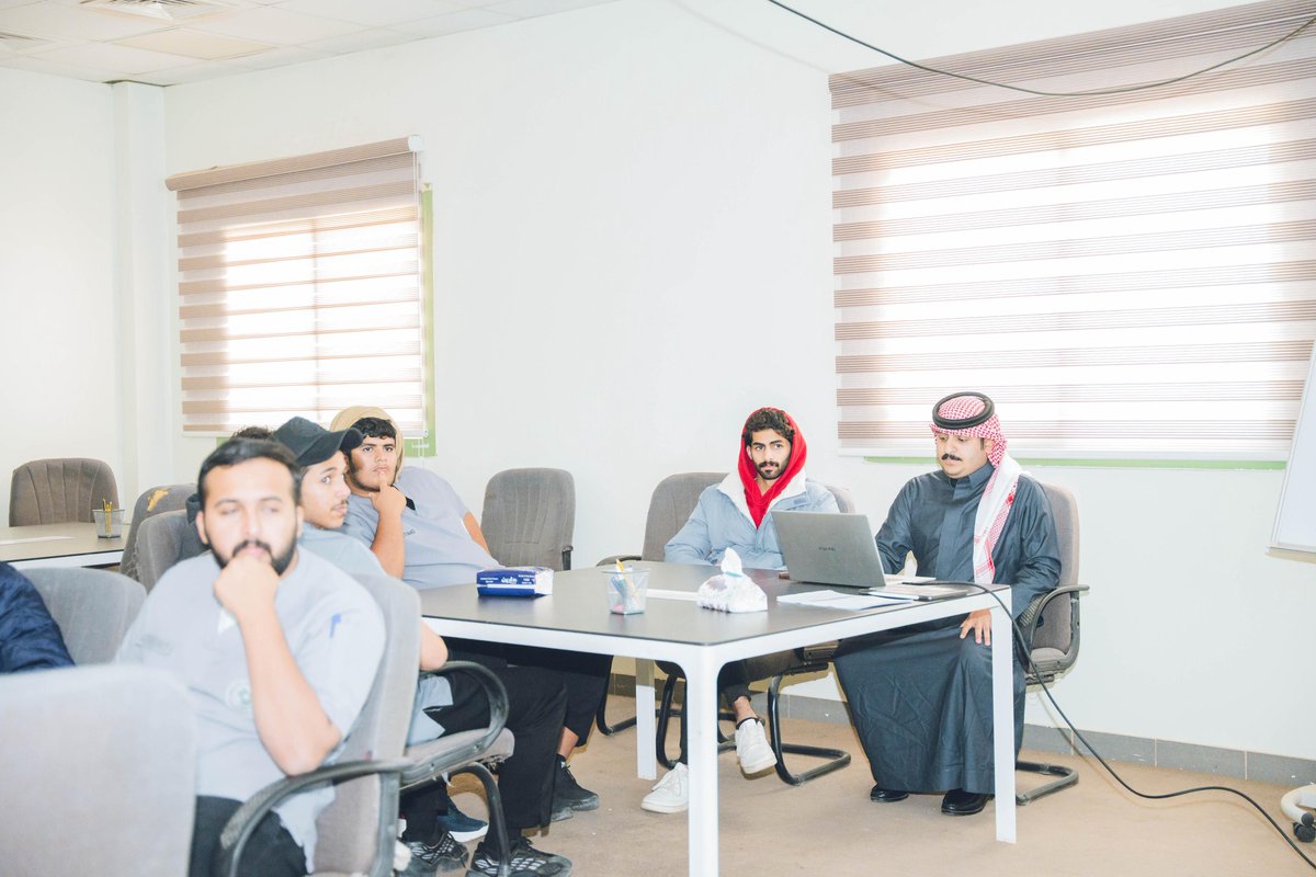 الكلية التقنية بحفر الباطن tweet media