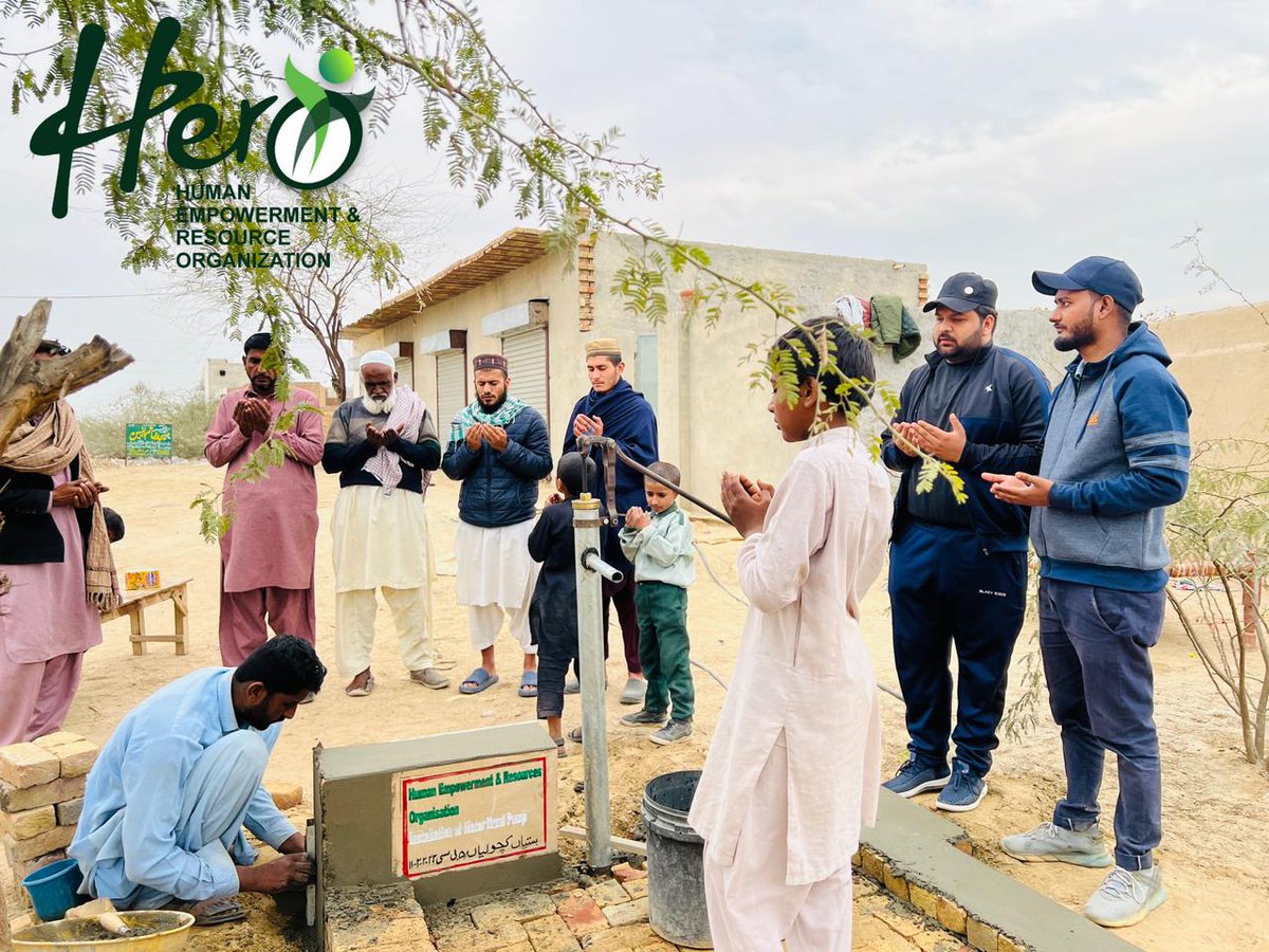 heroofficialorg's tweet photo. HERO's team has installed a Water Hand Pump in Basti Kochliyan with the purpose of providing free clean water to the people of the village. We extend our gratitude to our donors and volunteers for making this endeavor possible and for improving the lives of the community. 🇵🇰🌟 https://t.co/z7tEsELAzo