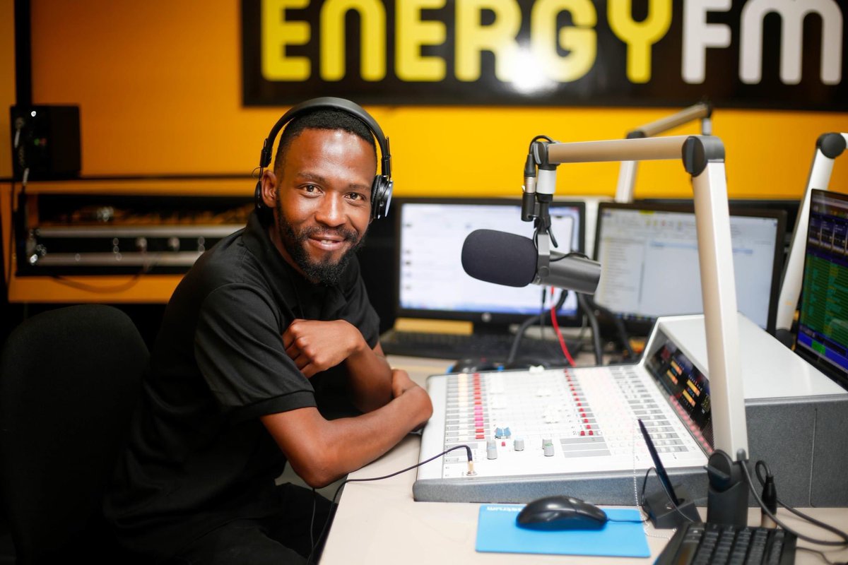 EnergyfmSA's tweet photo. The duo is smoothly cruising you into the weekend with some sizzling hot music on the #EnergyDrive.
Get ready to vibe and welcome the weekend in style on #ENERGYFMSA 105.8 in Limpopo or audio stream on https://t.co/CydEMEDbqh https://t.co/SGE0MOwwYv