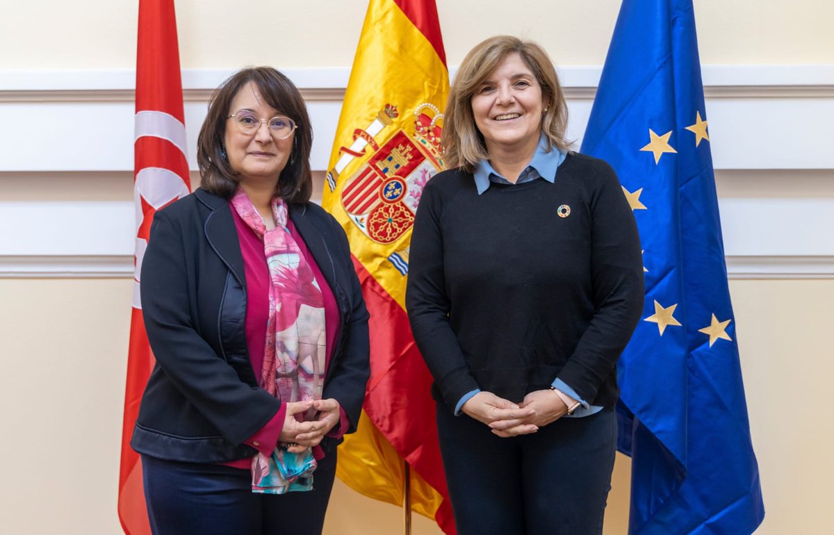 Secretaría de Estado de Migraciones (@sestadomigr) on Twitter photo 💼 Reunión en la Secretaría de Estado de Migraciones, entre la SEM, <a href="/PiliCancela/">Pilar Cancela/❤️</a>, y la embajadora de Túnez, <a href="/CharguiOmrani/">Fatma Omrani Chargui</a>.
✅️ La migración circular, uno de los temas abordados enmarcados dentro de las relaciones bilaterales en materia de políticas migratorias.
#Migraciones 💼 Reunión en la Secretaría de Estado de Migraciones, entre la SEM, <a href="/PiliCancela/">Pilar Cancela/❤️</a>, y la embajadora de Túnez, <a href="/CharguiOmrani/">Fatma Omrani Chargui</a>.
✅️ La migración circular, uno de los temas abordados enmarcados dentro de las relaciones bilaterales en materia de políticas migratorias.
#Migraciones