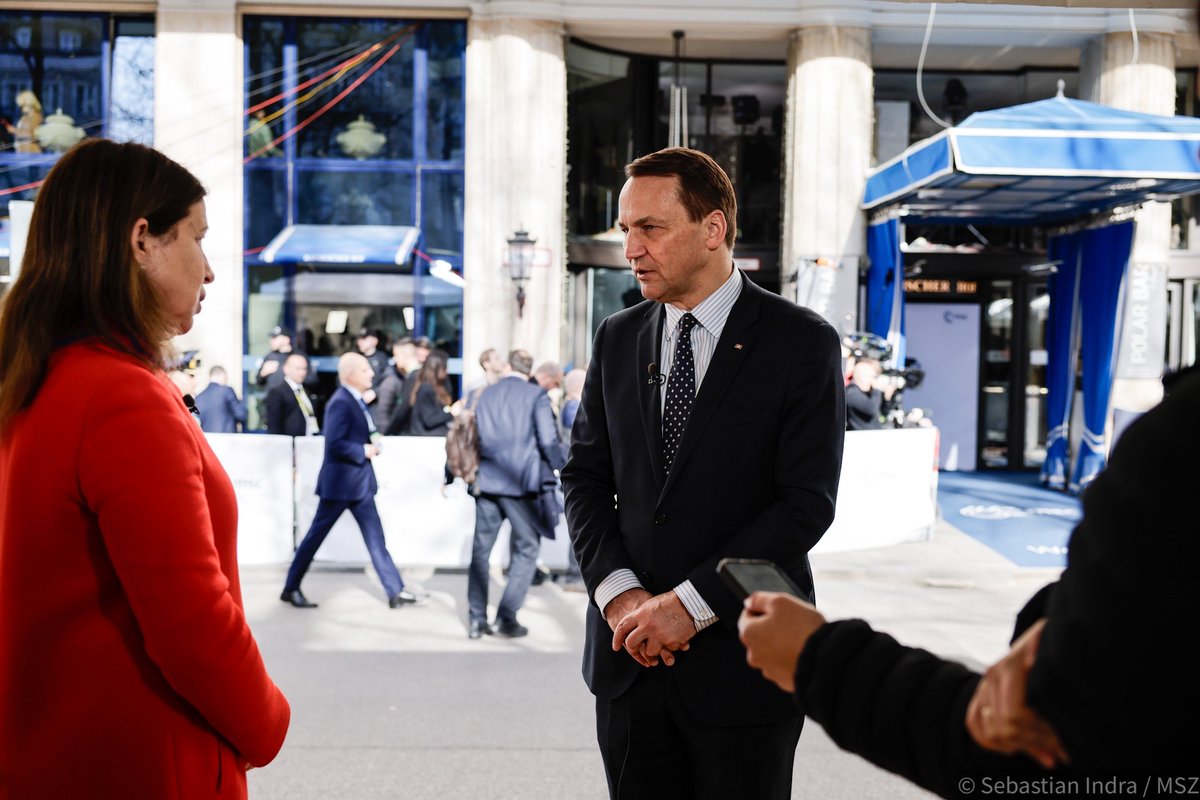 💬 My heart is now with the family of A. Navalny and all the democrats for whom he is a hero. He challenged Putin, he did nothing wrong. He was convicted on false charges and imprisoned in terrible conditions, for which Putin is responsible. | FM @sikorskiradek at @MunSecConf