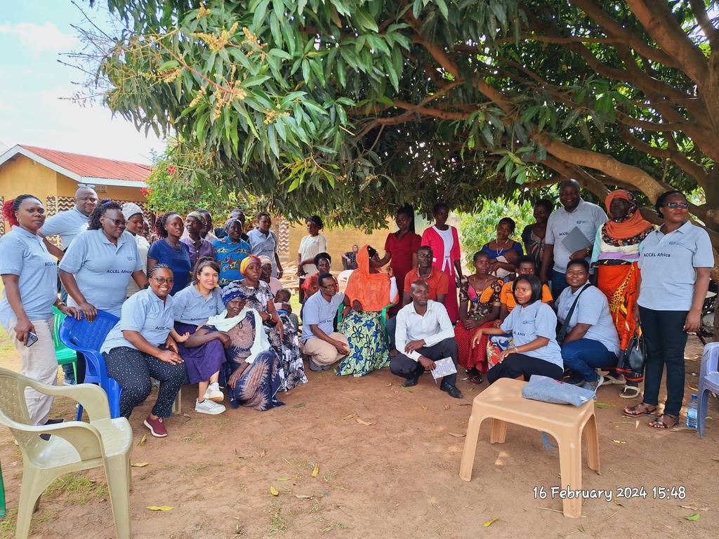 AfricaAccel's tweet image. Participants to the Tea-Triangular study visit, interact with #tea producing communities in #Uganda and exchange experiences on #childlabour elimination. #SayNoToChildLabour