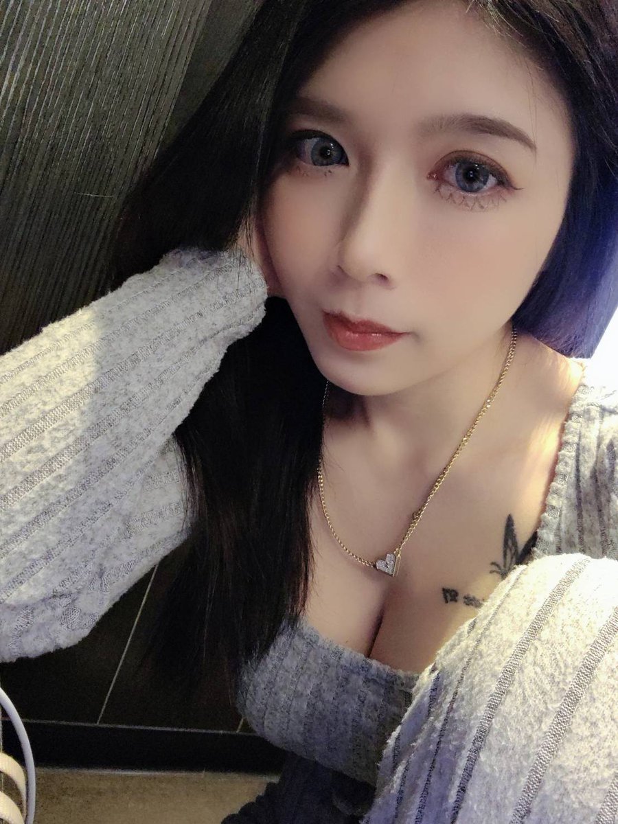 我想辦一個活動 有支持我隱藏版寫真作品的人
就可以跟我來一場伶距離的.....不能說的秘密😈
有興趣的人私訊我🤡
#秘密 #大人的世界 #零距離 #寫真 #fyp https://t.co/gczxdMY2yM