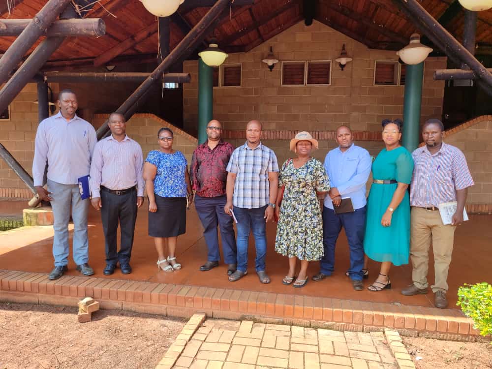 Our Executive Director, Prof. Cliff Dlamini, recently engaged with research officers at Malkerns Research Station, Eswatini to foster stronger collaborations and pave the way for groundbreaking agricultural research and development. 
#CCARDESA #AgricultureInnovation #Eswatini