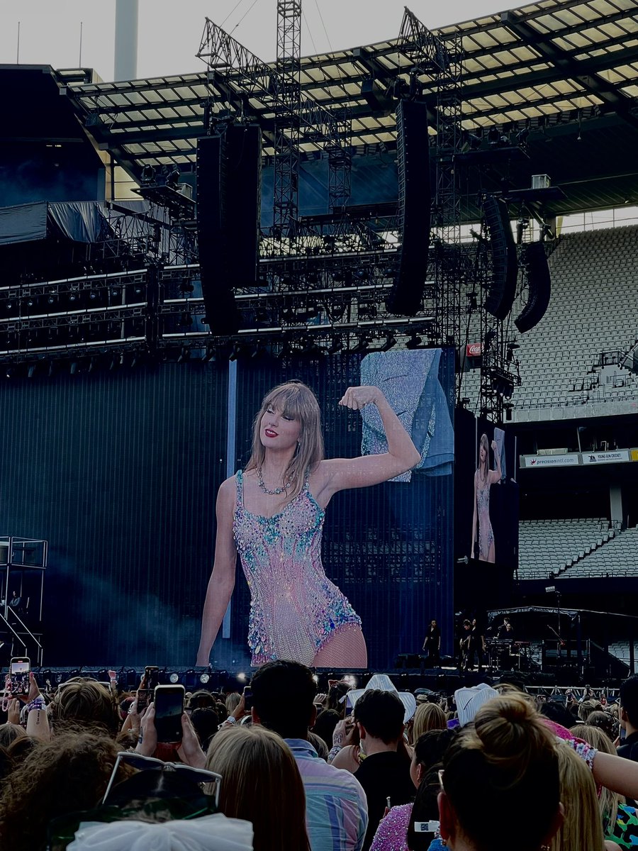 🔥🔥 #MelbourneTSTheErasTour