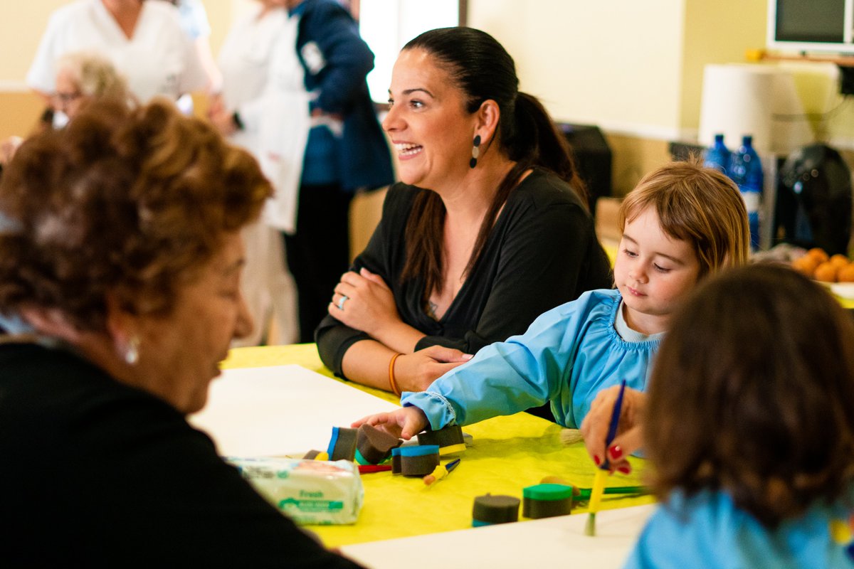 En la Escuela Infantil Pequeschool hemos celebrado el I Encuentro intergeneracional de nuestros niños con los usuarios del servicio de ayuda a domicilio de Rincón de la Victoria, de @atende_ No podemos estar más agradecidos con la visita de nuestros mayores!! <a href="/aytorincon/">Ayto Rincón Victoria</a>