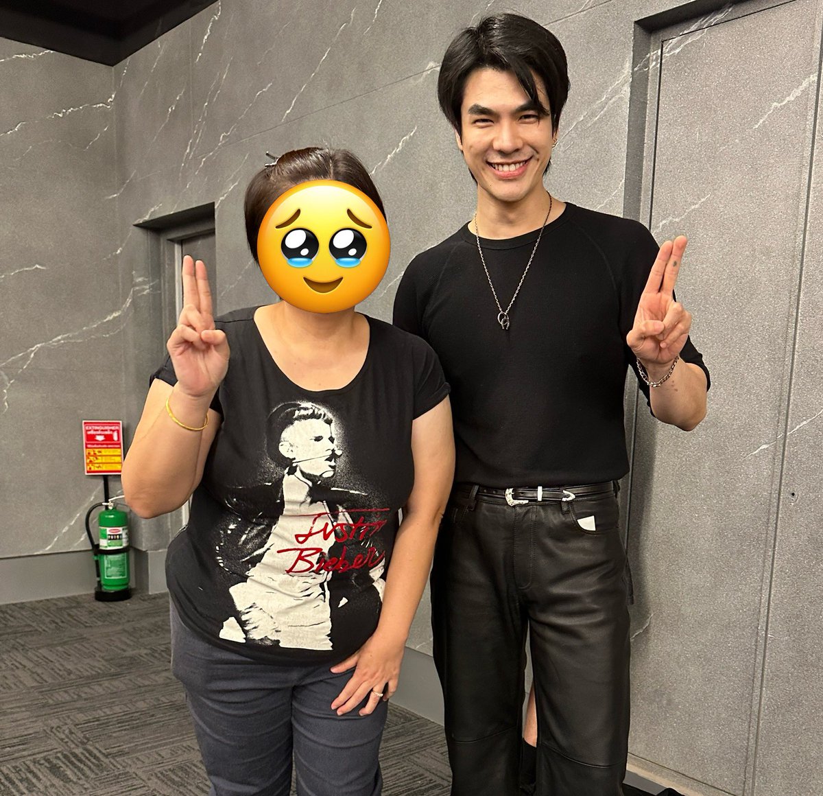 lig5566's tweet photo. So blessed to meet Pmai at Slot Machine’s concert 😭. So handsome. Omg. He’s really kind to agree for 1v1 photo. I said I only know Free Fall but I came as a Kinnporsche fan. 💚
#MilePhakphum 
#slotmachine https://t.co/4kPzlLvaZI