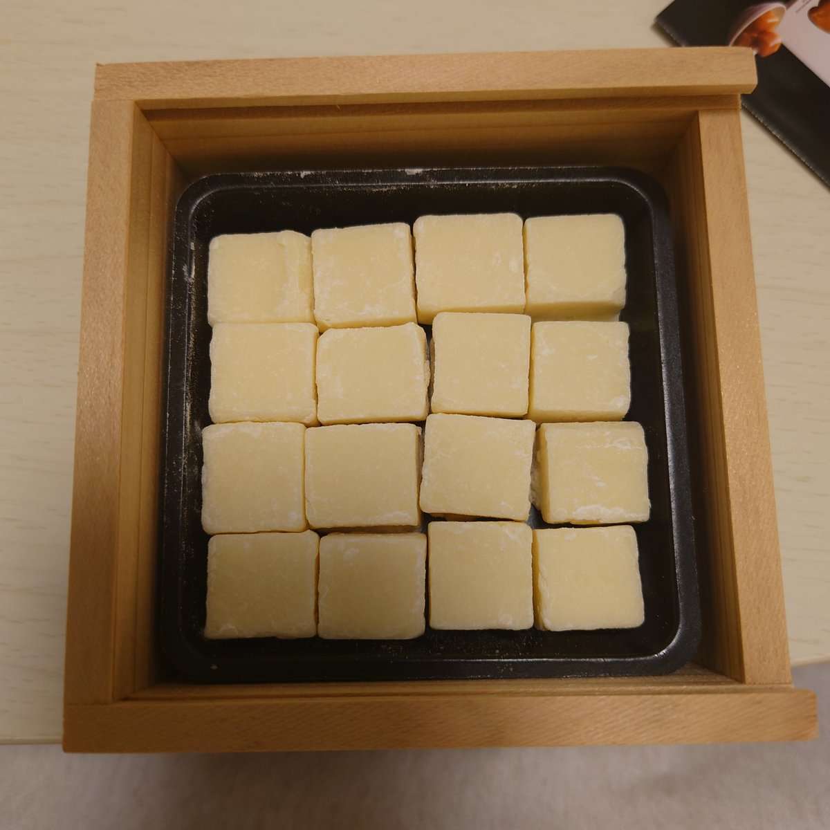 開けた瞬間、ぶどうの良い香りがふわぁってなった！！
ワインの生チョコすごい美味しい