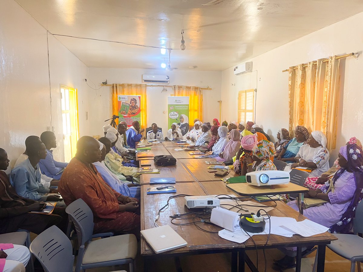 OngcrsdSenegal's tweet photo. Nous voici encore à Tamba pour poursuivre les ateliers sur l'espacement des naissances, la parentalité mari-femme, la promotion de la santé des ado(e)s/jeunes et l'équité. Le premier atelier dans le département de Goudiry est animé par Saida R Thiam et Saida A SECK.@santegouv_sn https://t.co/cSd7H0W6Yn