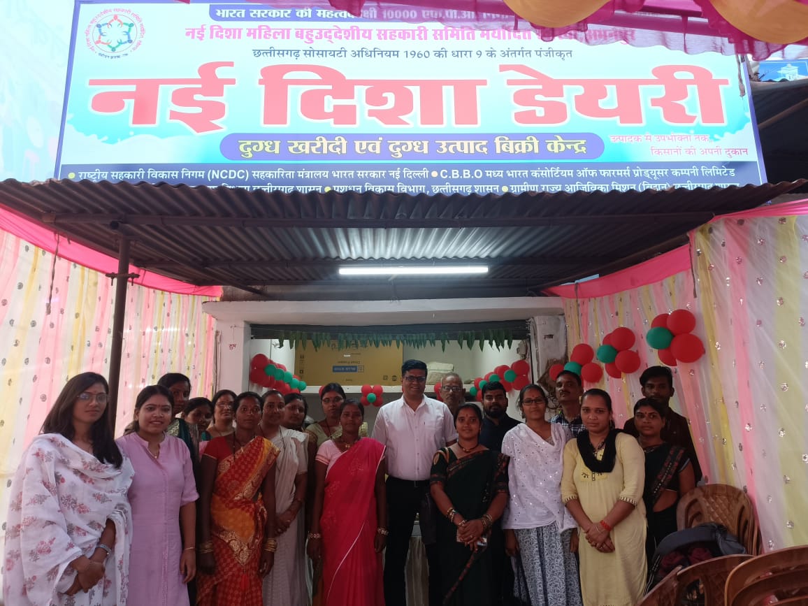 mdncdc's tweet photo. Nai Disha Mahila FPO inaugurated its Milk Dairy Shop on 14.02.2024 with RD NCDC Raipur as chief guest. The FPO sells milk products from its farmer members. Experts shared tips on livestock and diet. RD NCDC motivated the women entrepreneurs. #NCDC #FPO #Milk https://t.co/RoHFtZofHz