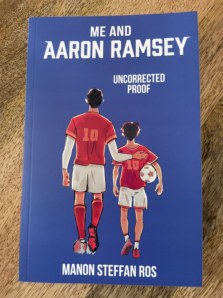 Truly grateful to @gray_books and the team @FireflyPress for this stunning proof copy of #MeAndAaronRamsey the heartfelt new moose-grade novel from @ManonSteffanRos 📚🙏🏻😊🎉