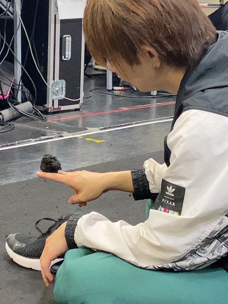 本日は #ハピスペ 稽古！

稽古も佳境！
作品の良さをこぼさない様に、細かい調整をしております！

ナント！
村上芳くんとパンツがお揃い！
6月は芳くんが作演出！
#僕ヒロ も超絶お楽しみに❗️

2枚目は・・・何を思ってるんだろ自分。
こんな姿も撮ってくれちゃう素敵な座組最高です！