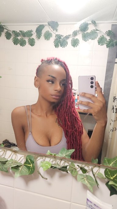 Yes you felt that tremble in the earth correctly, I'm awake 😏😏  Findomnl femdomnl goddess chayenne bnwo<a href="/tag/footfetish"class="tags"><span>#footfetish</span></a><a href="/tag/ebonygoddess"class="tags"><span>#ebonygoddess</span></a><a href="/tag/feetpics"class="tags"><span>#feetpics</span></a>