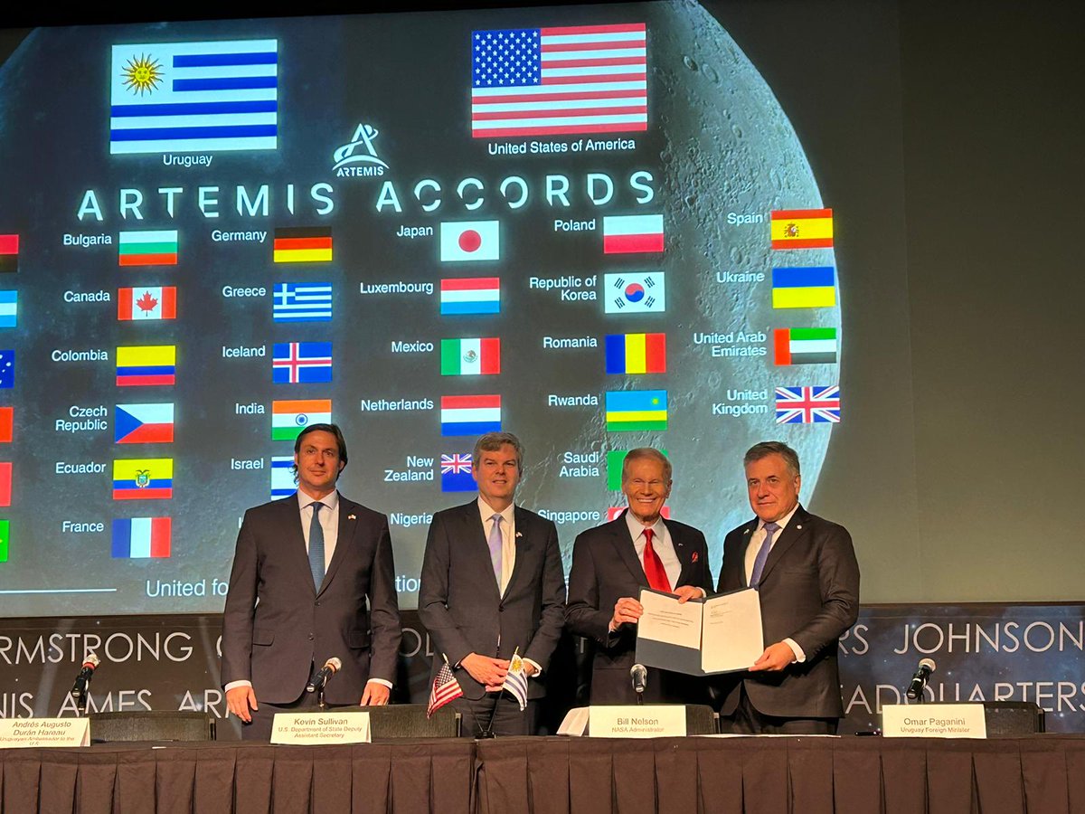 En la sede de @NASA, Uruguay firmó el #ArtemisAccords afirmando su compromiso y liderazgo en una exploración del espacio pacífica y transparente. 🚀🇺🇾🇺🇸🛰️
#Uruguay fue el 36º país en adherir a este acuerdo que garantiza el uso civil sostenible del espacio y permite a todas las…
