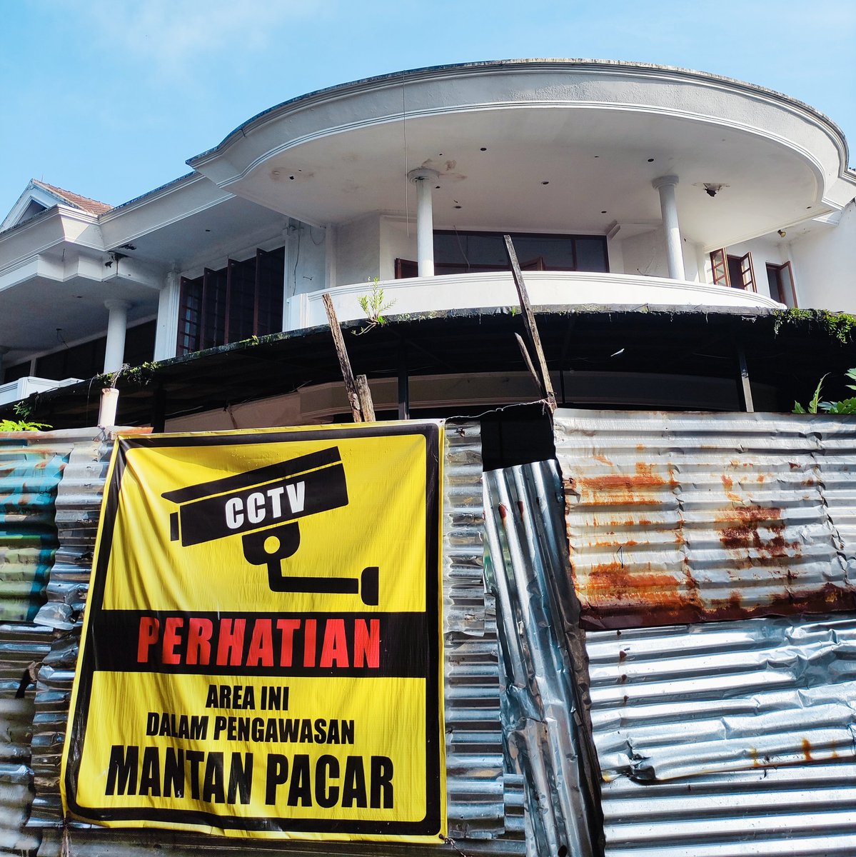 bagiiar's tweet photo. @ditepilangit Hanya sebuah rumah kosong.
#36x36project2024Day16

(@)bagiiar https://t.co/Gf3CKpMbBW