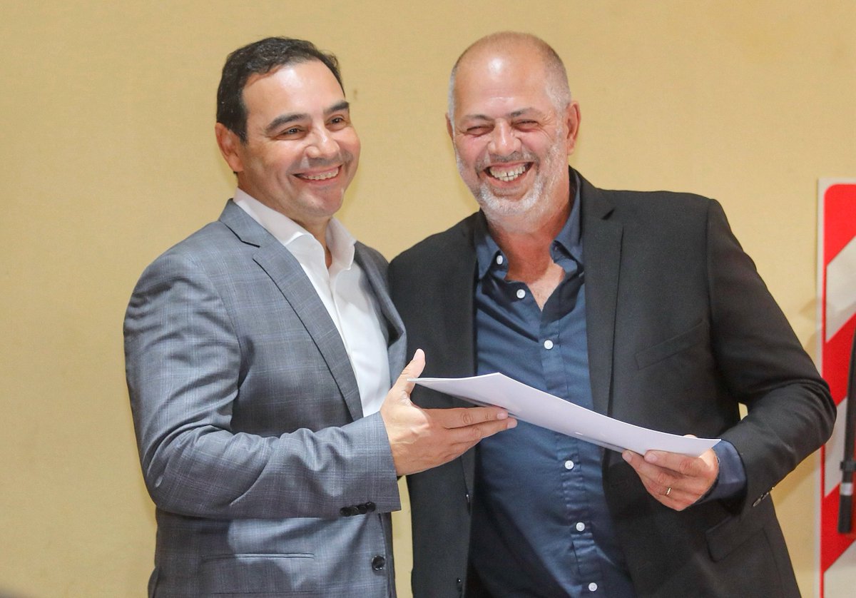 gustavovaldesok's tweet photo. En la Dirección Provincial de Vialidad, el ingeniero Luis Cardozo asumió como nuevo presidente del directorio de la institución. Con una vasta experiencia en el sector privado, junto a Luis seguiremos trabajando en la modernización de la infraestructura provincial. ¡Éxitos! https://t.co/jCOwEyBc31