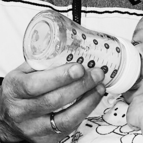 ⠀

          จับมีดมาตั้ง 3 ปี
          เปลี่ยนมาจับขวดนมเด็กบ้าง

          ก็ไม่ได้แย่

⠀