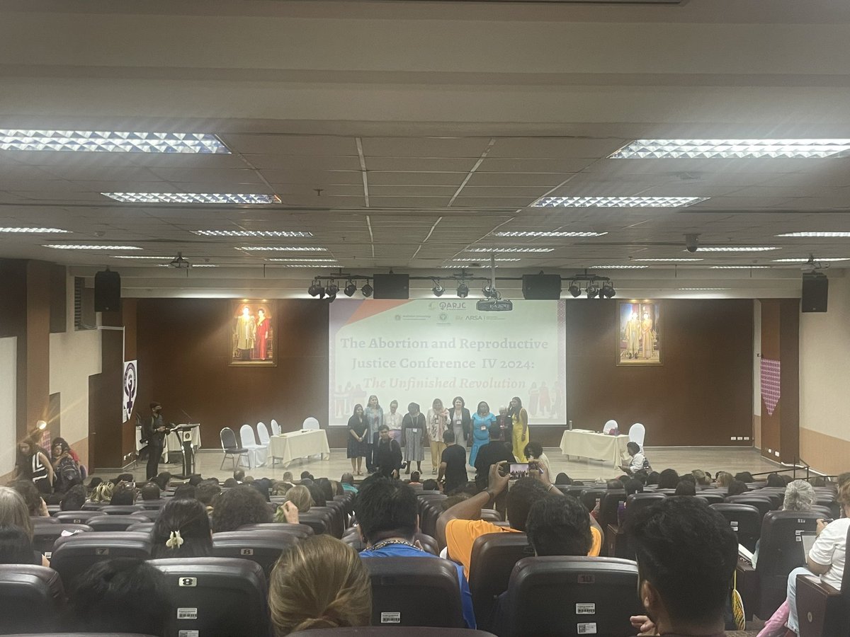 doctors_women's tweet photo. Powerful discussion at the #ARJC2024 on “Providers’Perspective” in Healthcare! Emphasising the importance of mutual support among healthcare providers and respecting the right of pregnant individuals to make their own choices.
#ProChoice
#HealthcareUnity https://t.co/o4xq2dWNNs