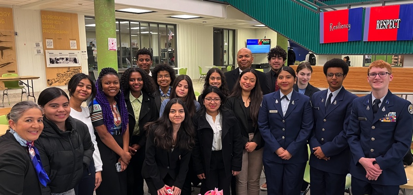 @APSCareerCenter students ready to network and learn about 'creating economic power'@sadiecollective conference and @BlackEngineer BEYA STEM conference! @ACCDiversity @APSVirginia @APSVaSchoolBd @APS_CTE