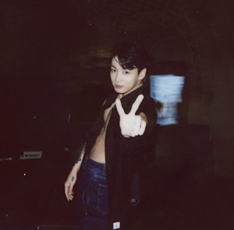 jungkook admirer tweet media