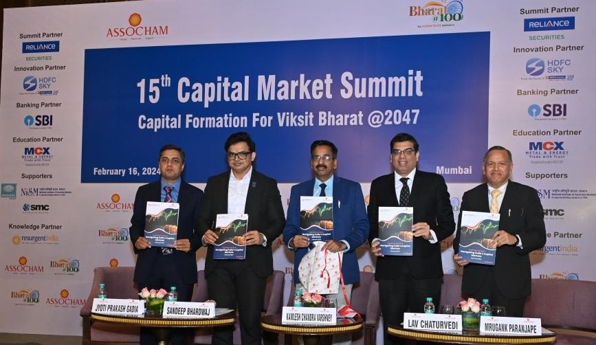 ASSOCHAM4India's tweet photo. During the #ASSOCHAM's 15th #CapitalMarketSummit held in #Mumbai on Capital Formation for #ViksitBharat @2047 an enlightening knowledge report titled ‘Evolving Horizons Navigating India’s Capital Markets’ was unveiled. The report jointly prepared by #ASSOCHAM and Resurgent India offers valuable insights on the evolving landscape and emerging trends within India’s capital market. 📈
@FinMinIndia,@nsitharaman,@mppchaudhary,@SEBI_India,@MCXIndialtd