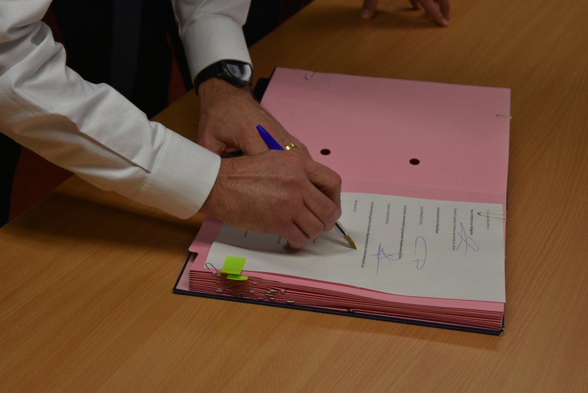 [2/2]  Face au faits de délinquance commis à l’encontre des infrastructures de télécommunications, qui peuvent entraîner de graves conséquences sur la sécurité des usagers, cette convention vient renforcer la coopération des acteurs dans la prévention et la sécurité des réseaux.